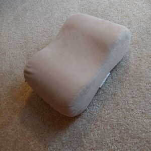 Serta Brand new tan/cream colored neck pillow